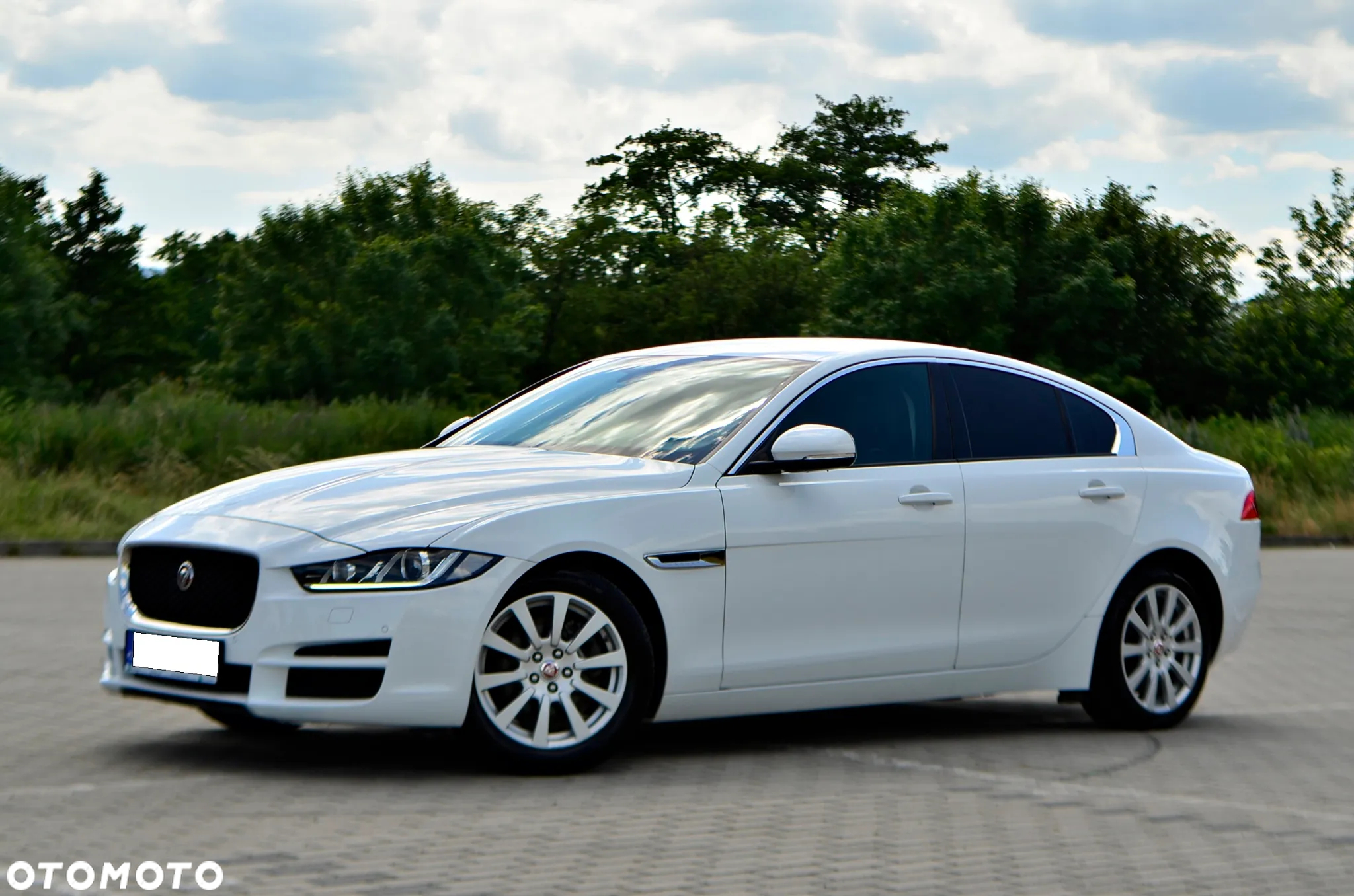Jaguar XE 2.0 D Prestige - 3