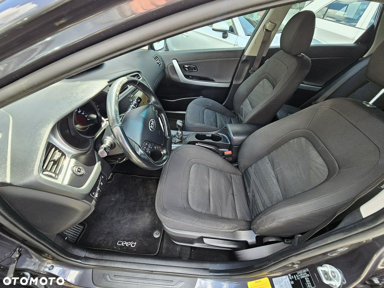 Kia Ceed 1.4 CVVT SW Dream Team Edition - 24