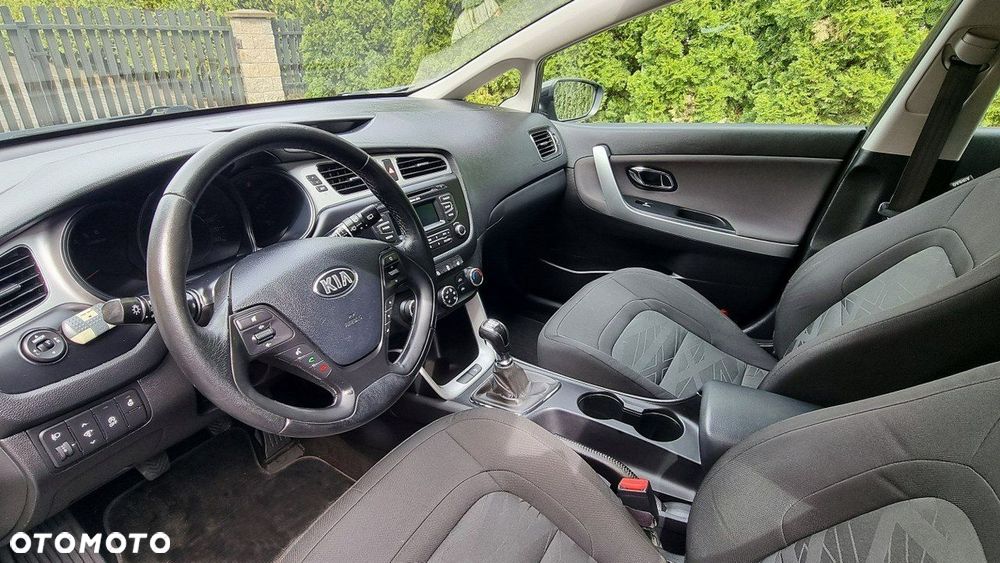 Kia Ceed - 11