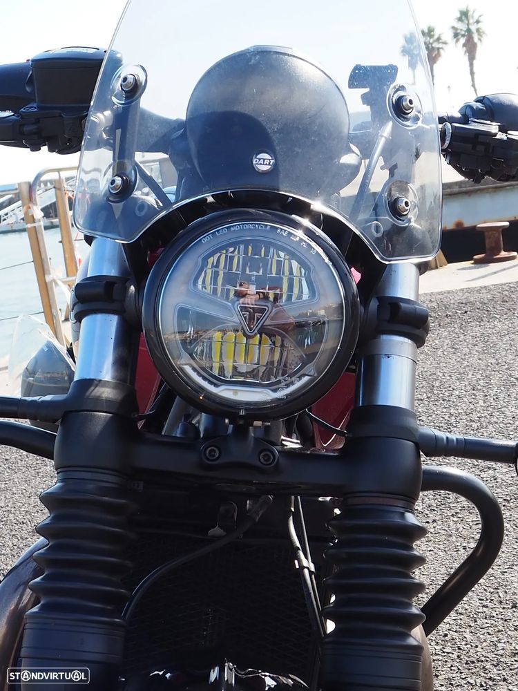 Triumph Bonneville BOBBER - 6
