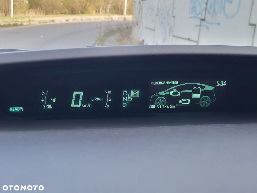 Toyota Prius (Hybrid) - 10
