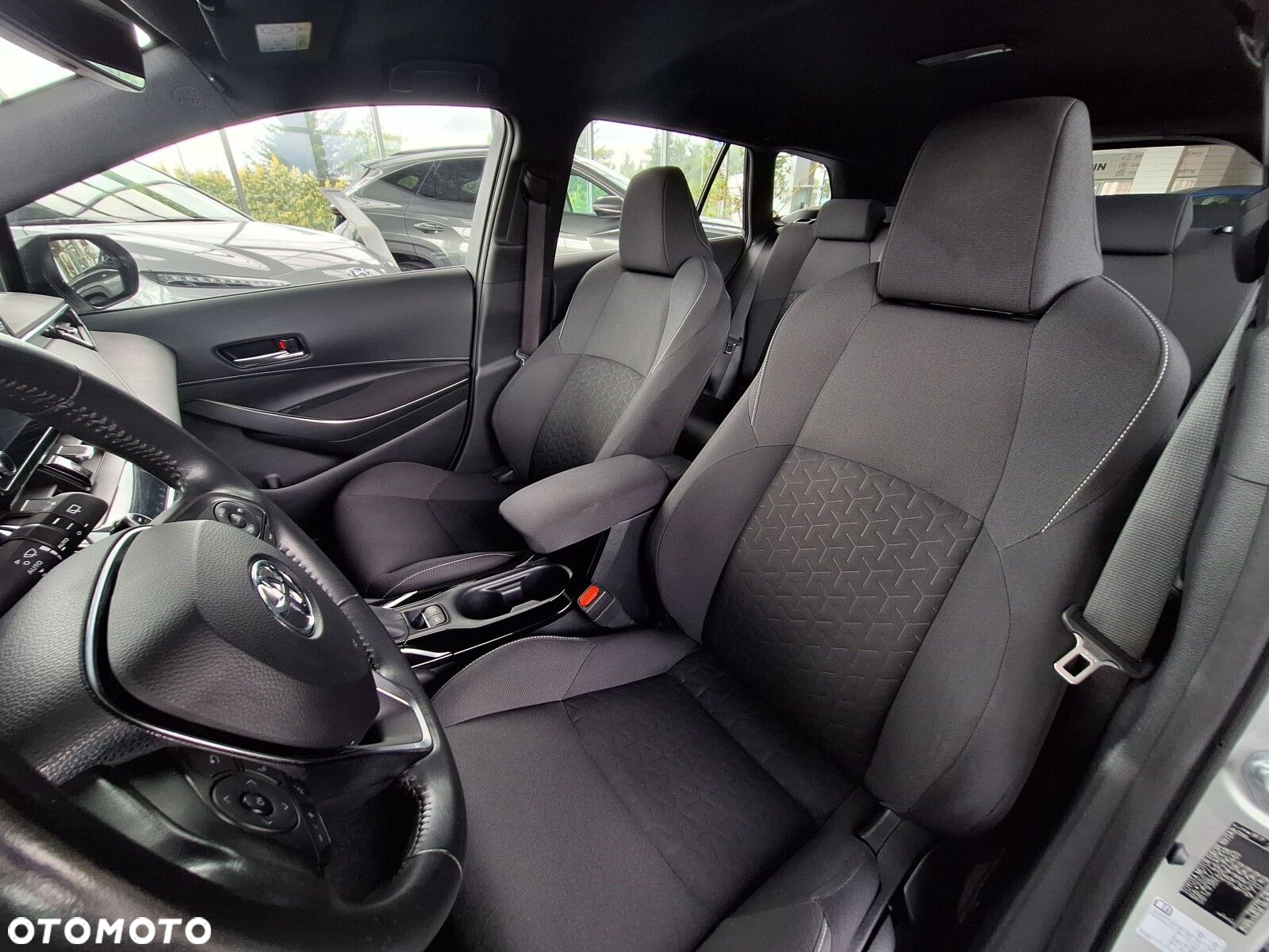 Toyota Corolla 1.8 Hybrid Comfort - 18
