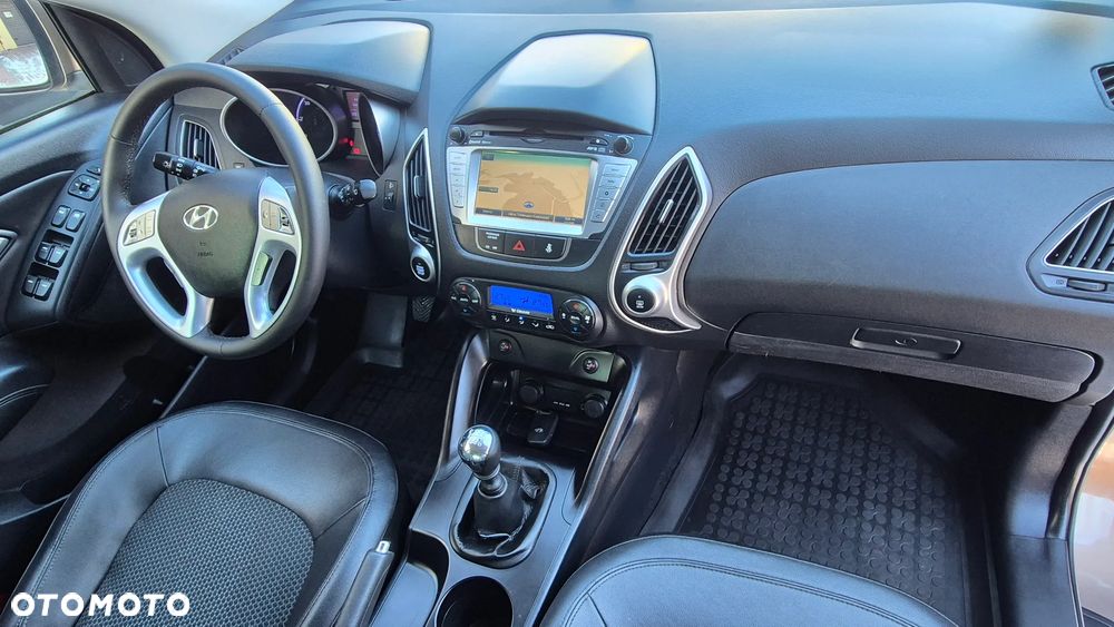 Hyundai ix35 1.7 CRDi 2WD blue Finale Gold - 26