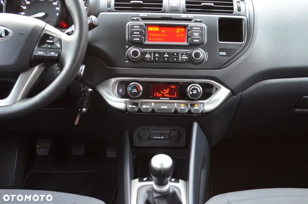 Kia Rio 1.2 ISG Uefa Euro 2016 - 23