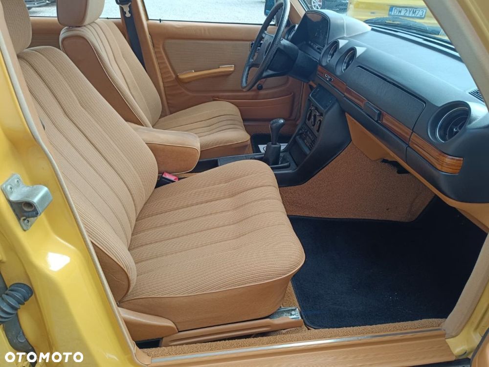Mercedes-Benz W123 - 24