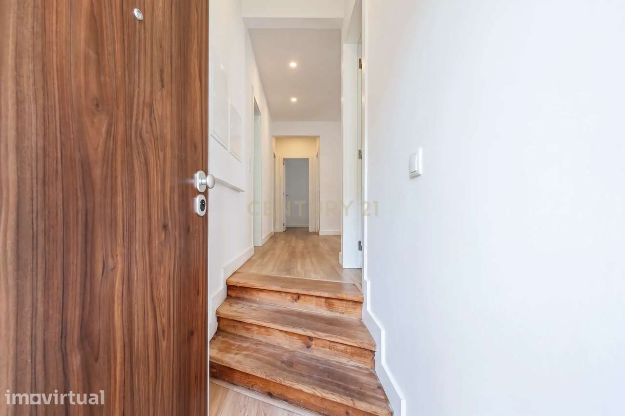 Apartamento T2+1 Remodelado, com Varanda, em Laveiras - Caxias - Grande imagem: 2/14