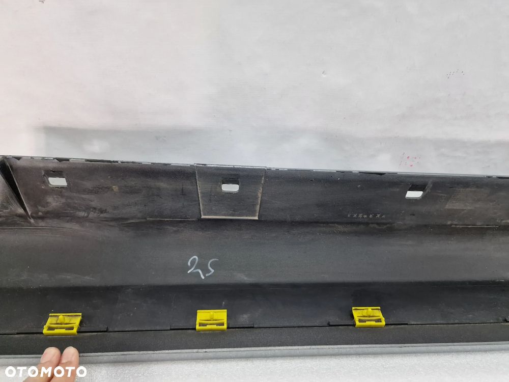 BMW E90 / E91 05- ŁADNA PRAWA LISTWA PROGOWA / NAKŁADKA PROGU , NR 5171-7062298 / 7062298 , NR AUKCJI PR393 - 10