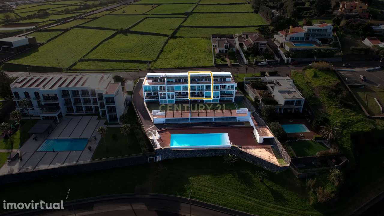 Apartamento T4 triplex com vista mar na Praia da Vitória - Grande imagem: 3/16