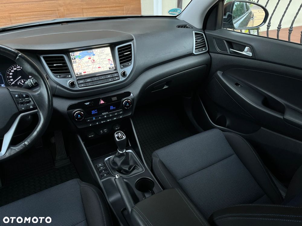 Hyundai Tucson blue 1.7 CRDi 2WD Intro Edition - 26