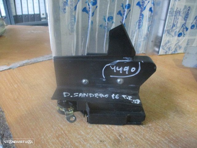 Fecho 825033585RF DACIA SANDERO 2016 5P TE 2 PINOS DACIA SANDERO 2 FASE 1 2016 0.9I 90CV 5P AZUL TE 2 PINOS DACIA SANDERO 2 FASE 2 2017 0.9I 90CV 5P LARANJA TE - 1