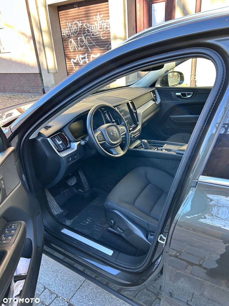 Volvo XC 60 B5 D AWD Momentum Pro - 19