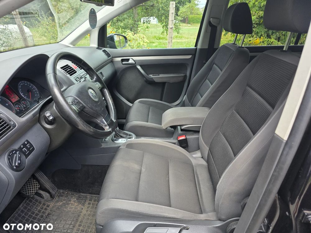 Volkswagen Touran - 10