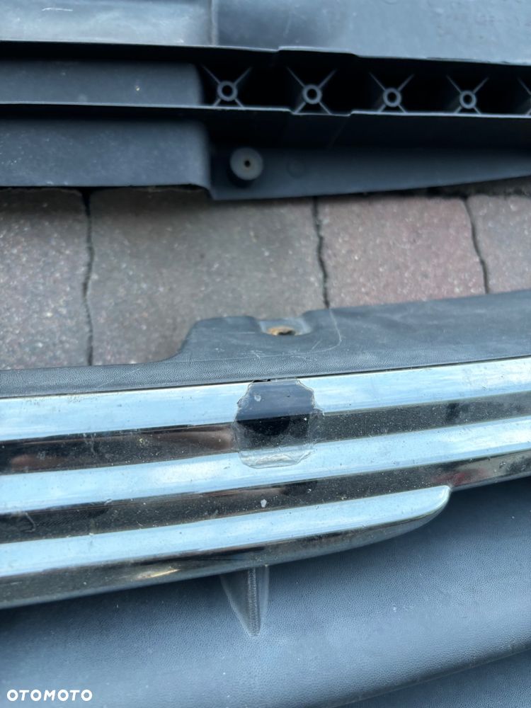 CHRYSLER VOYAGER OSLONA PASA GRILL ATRAPA 04857410 - 5