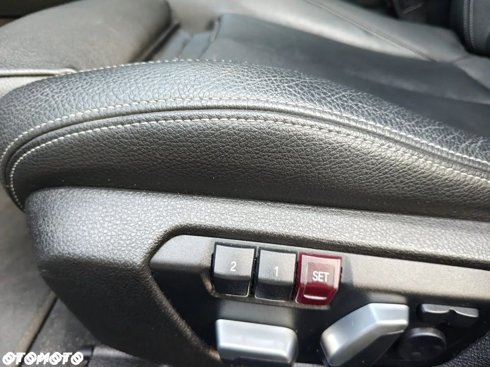 BMW Seria 3 330e iPerformance Luxury Line - 26
