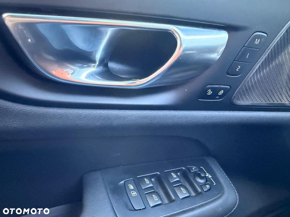 Volvo V60 B4 B DKG Plus Dark - 18