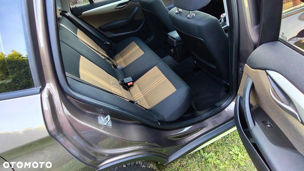 BMW X1 sDrive18d xLine - 29