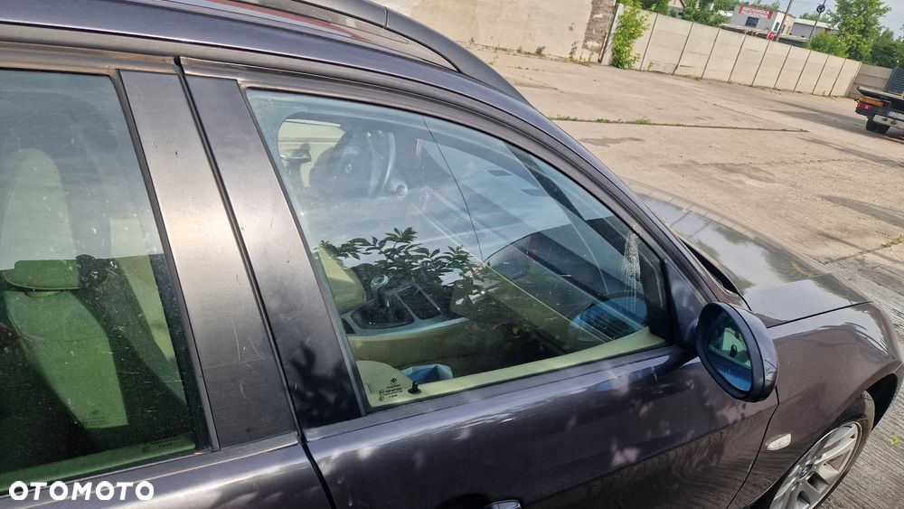 BMW E60 E61 SZYBA DRZWI PRAWY PRZÓD - 1