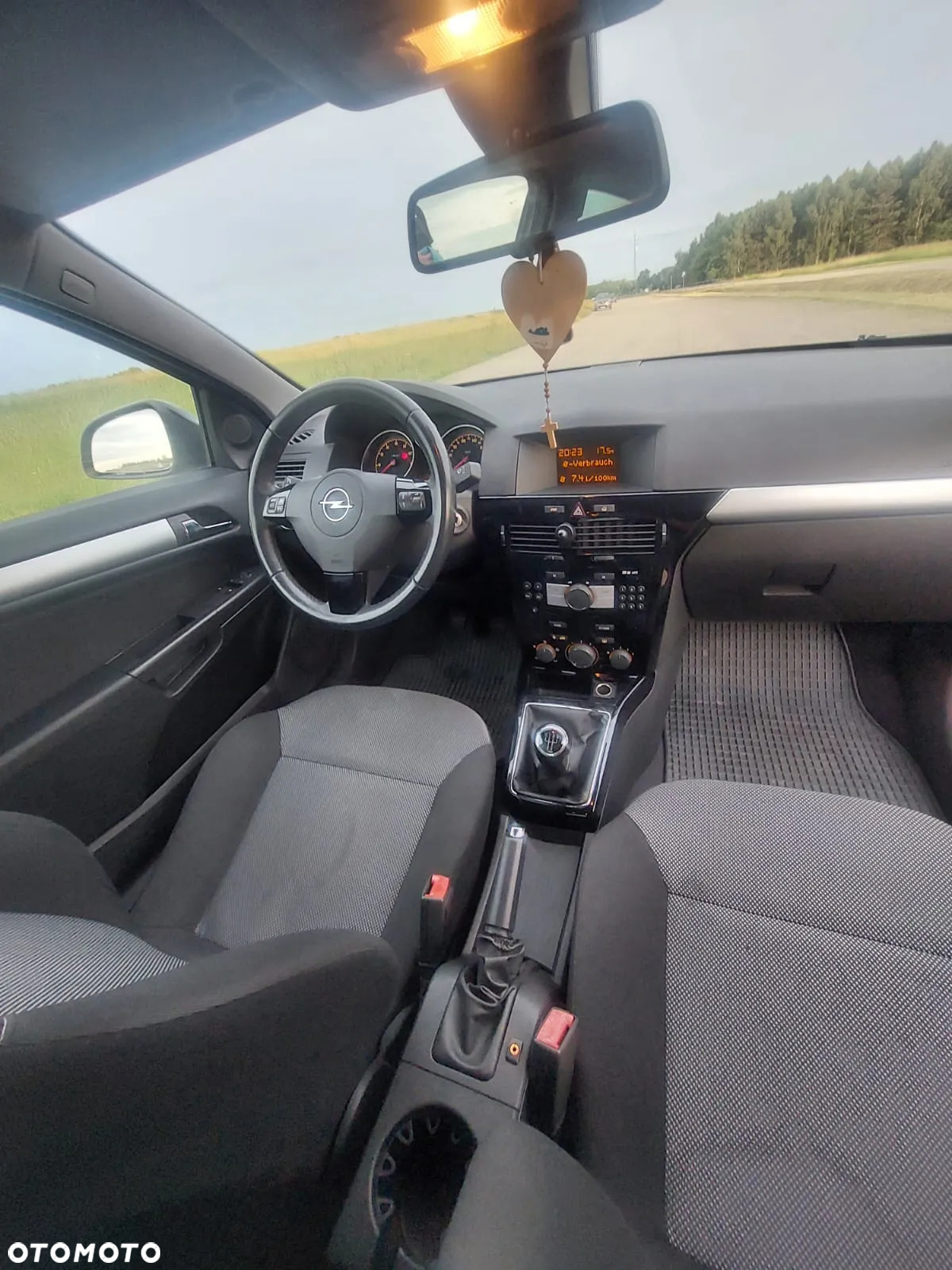 Opel Astra GTC 1.6 - 12