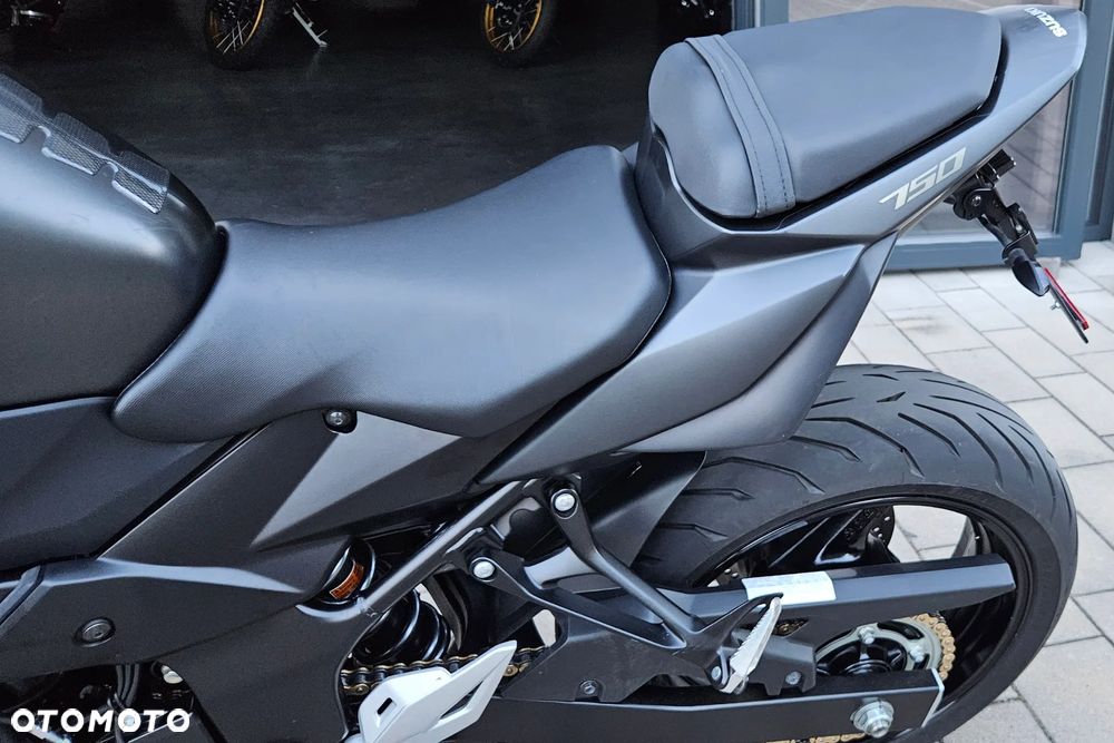 Suzuki GSR - 15