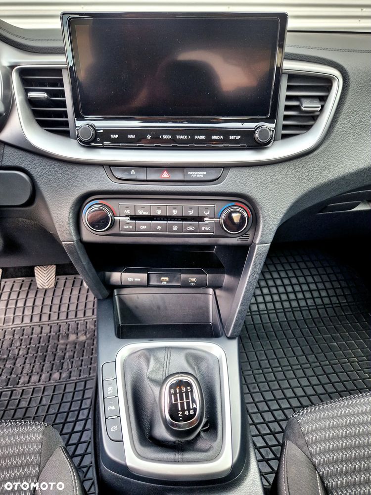 Kia Ceed 1.5 T-GDI M - 26