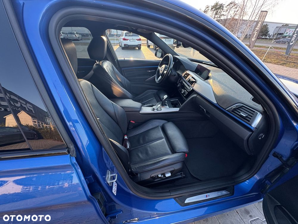 BMW Seria 3 330i xDrive M Sport Shadow - 23