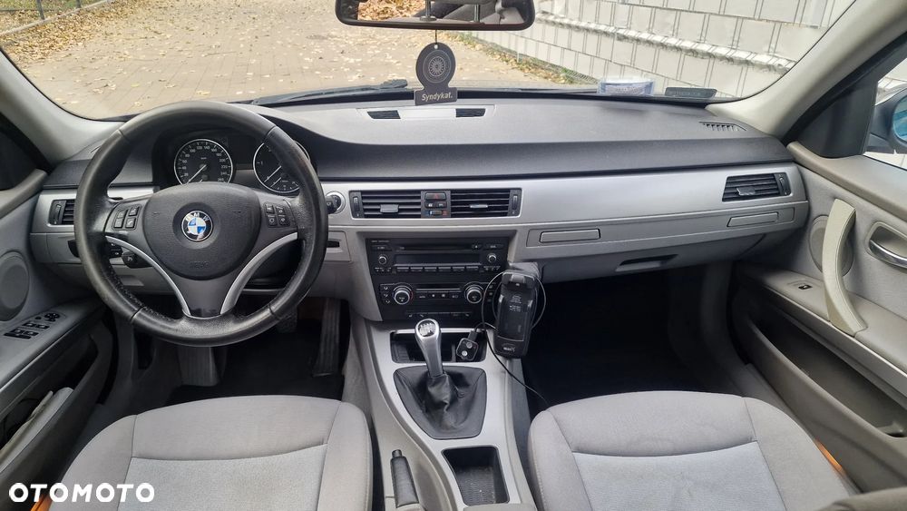 BMW Seria 3 318d - 10