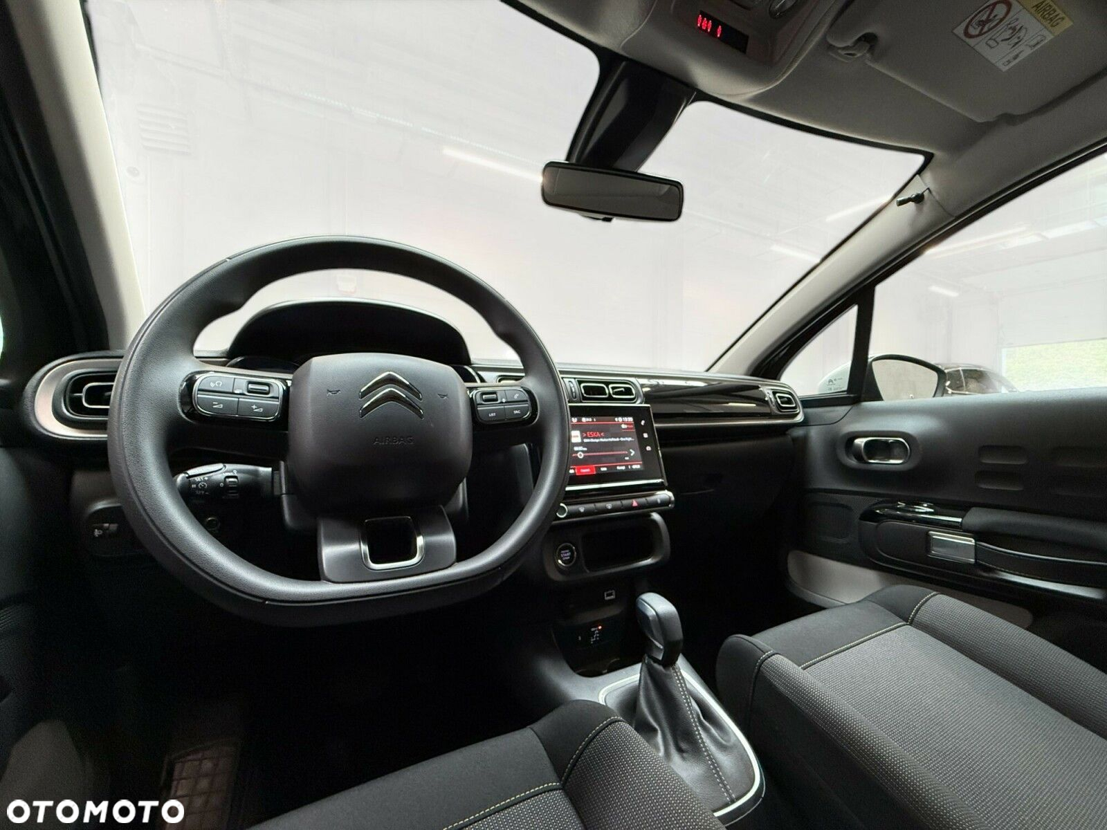 Citroën C3 1.2 PureTech Shine EAT6 - 24