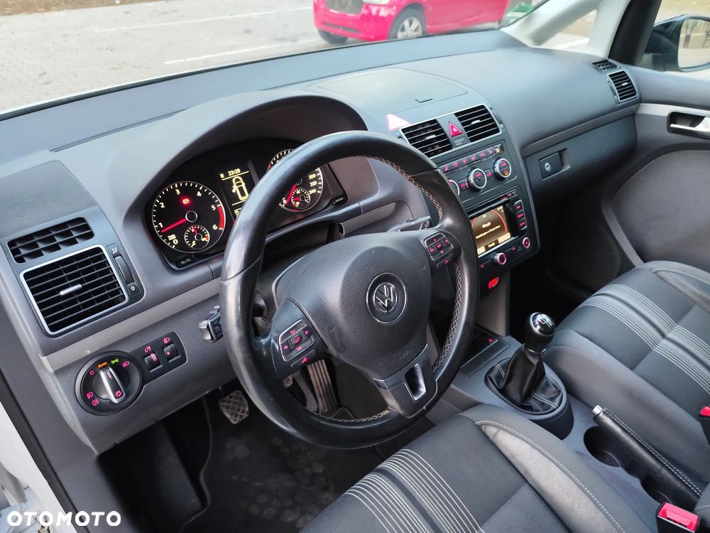 Volkswagen Touran 2.0 TDI DPF BlueMotion Technology MATCH - 27