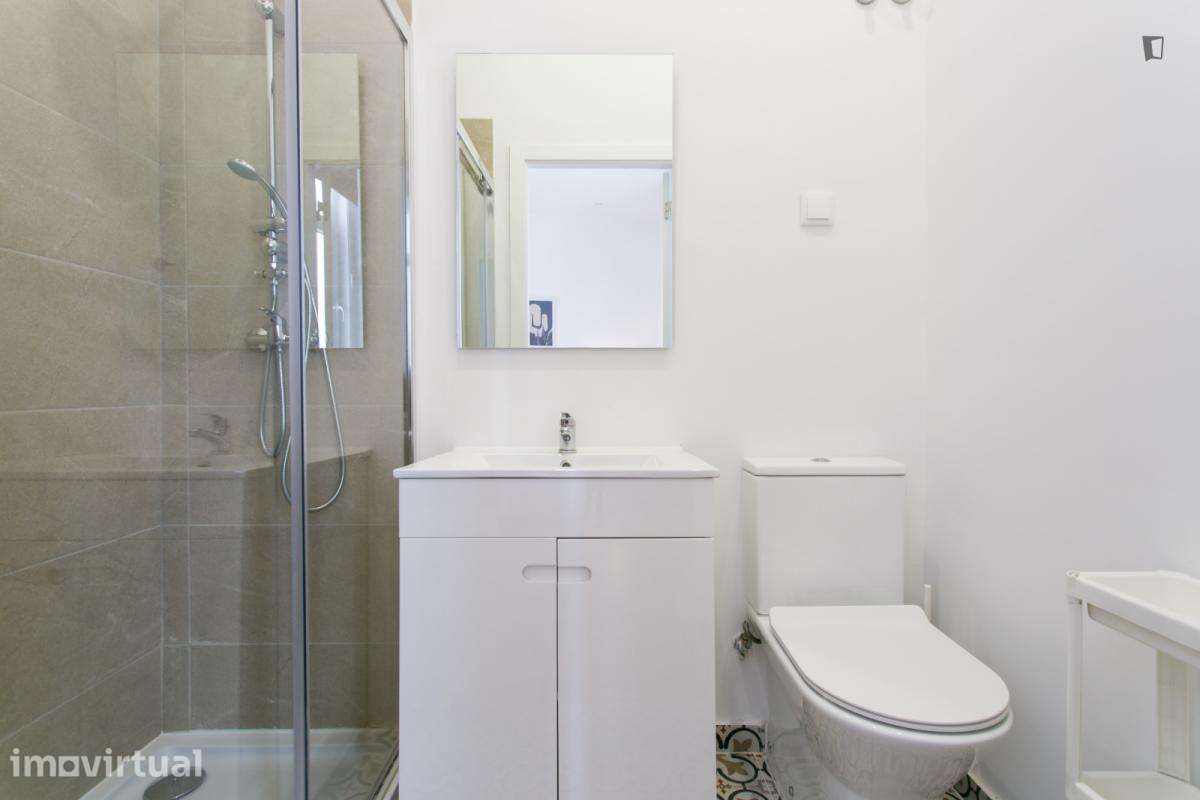 Quarto - localizado em Anjos Lisbon - Grande imagem: 5/27