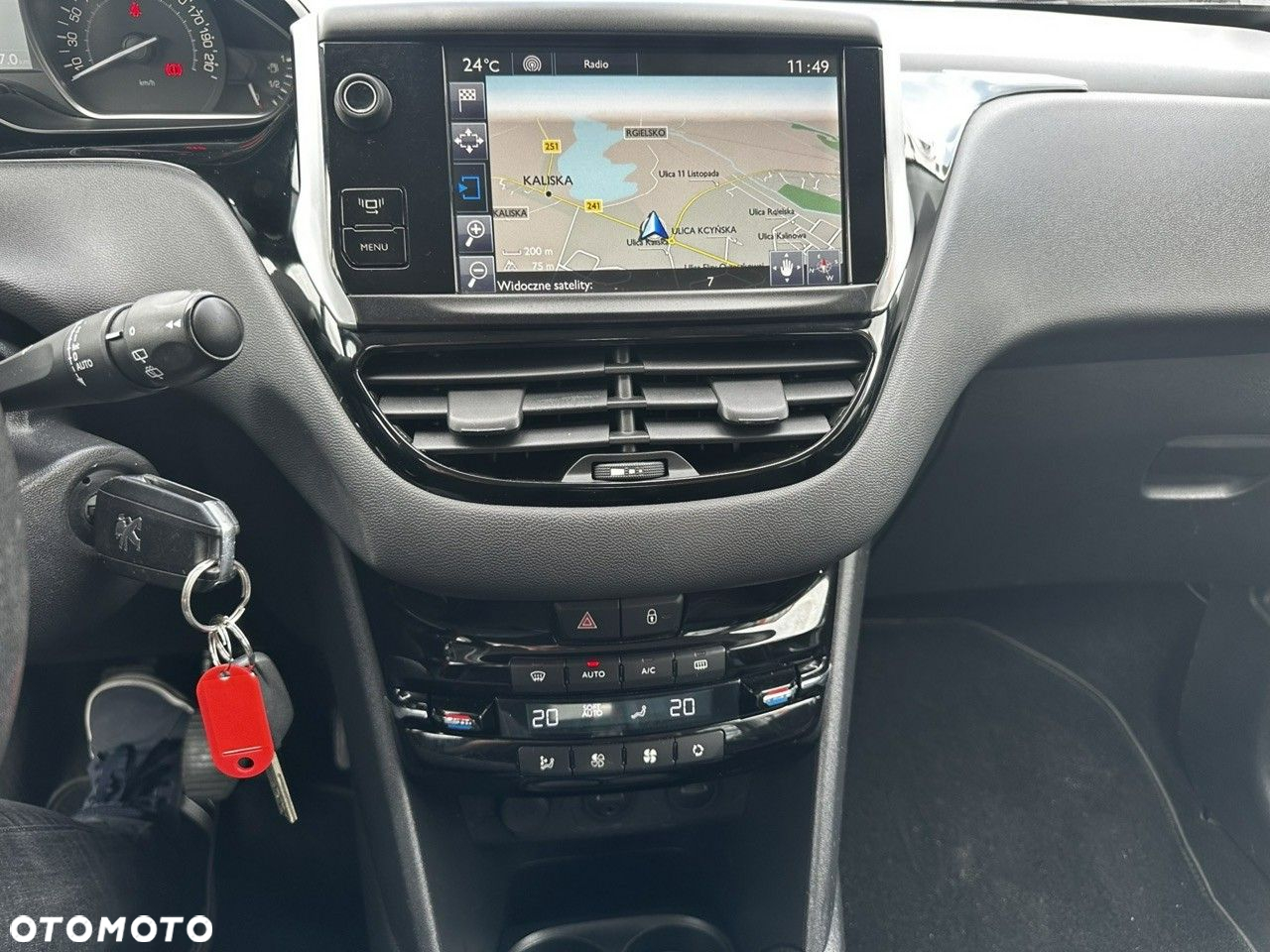 Peugeot 208 - 18