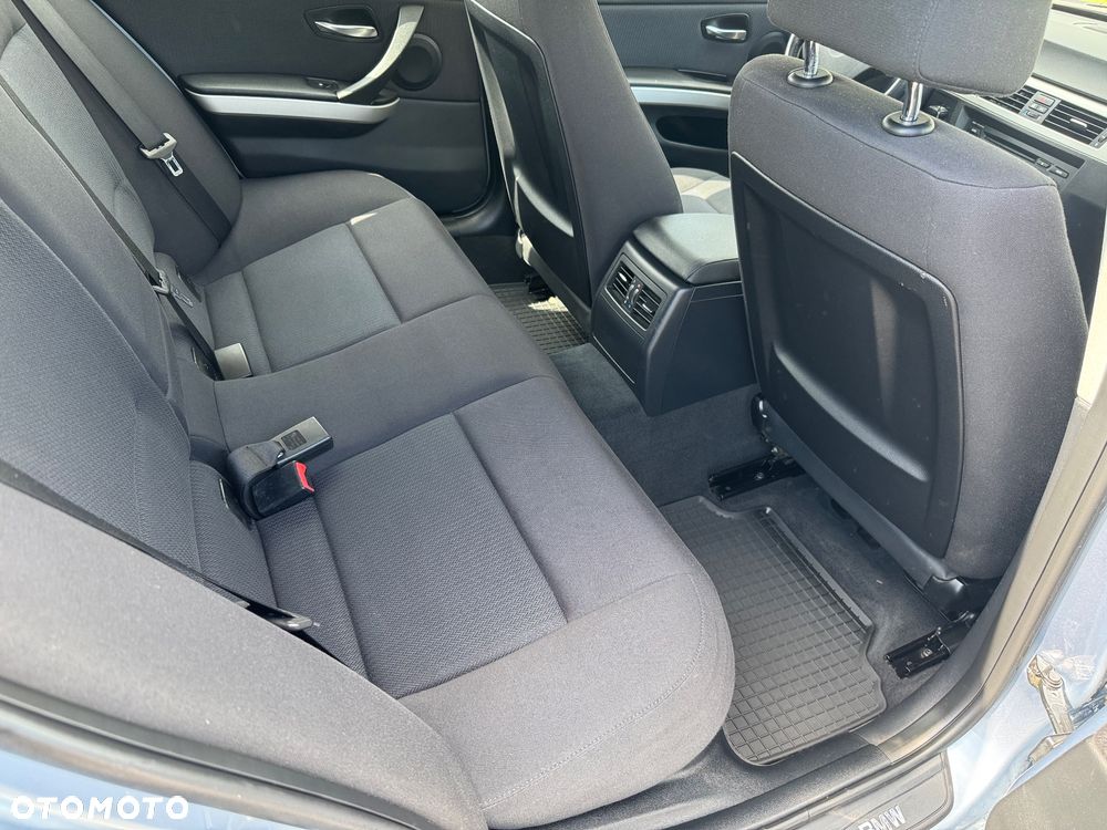 BMW Seria 3 318d DPF Edition Lifestyle - 24