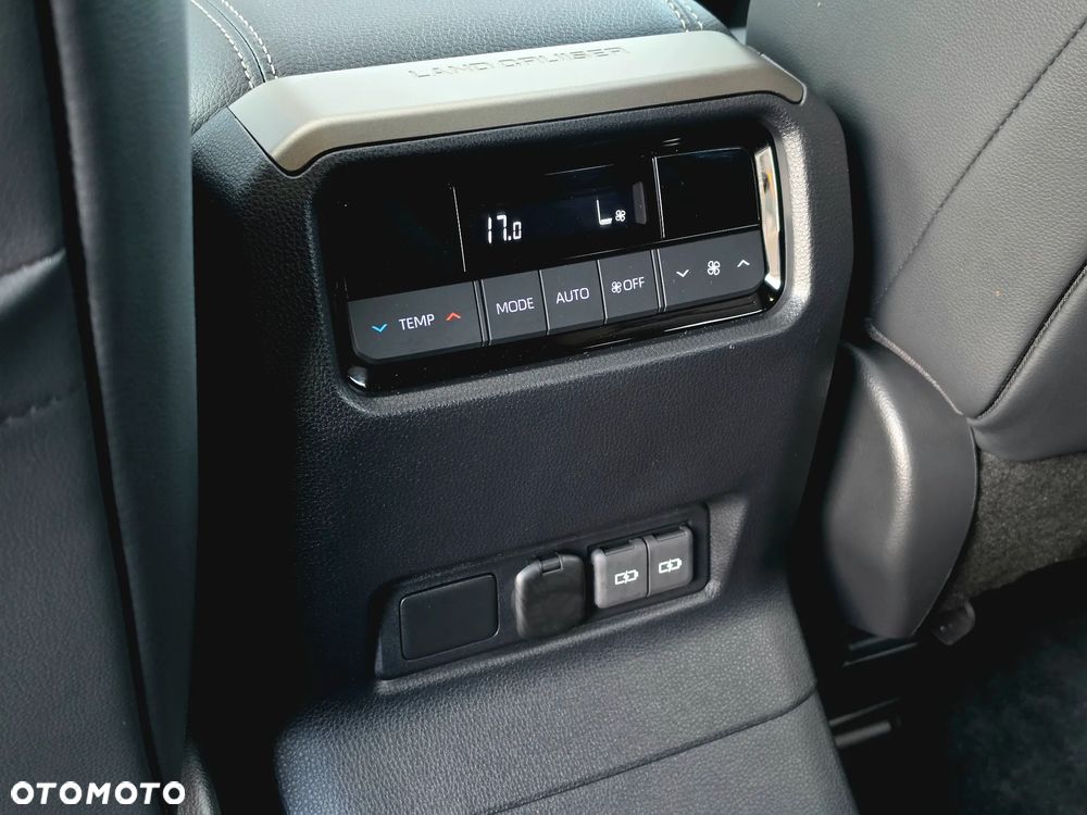 Toyota Land Cruiser - 32