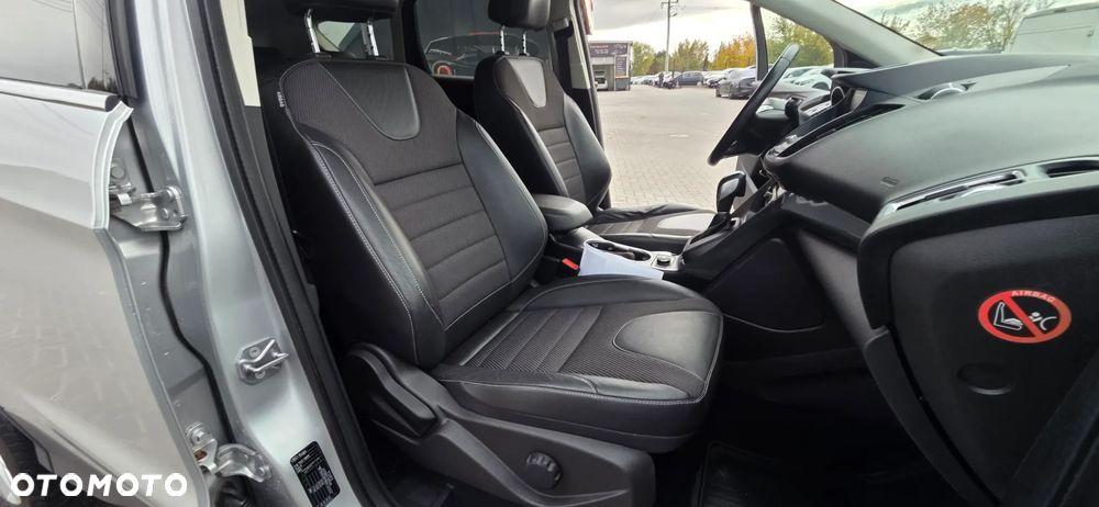Ford Kuga 2.0 TDCi 4x4 Titanium - 38