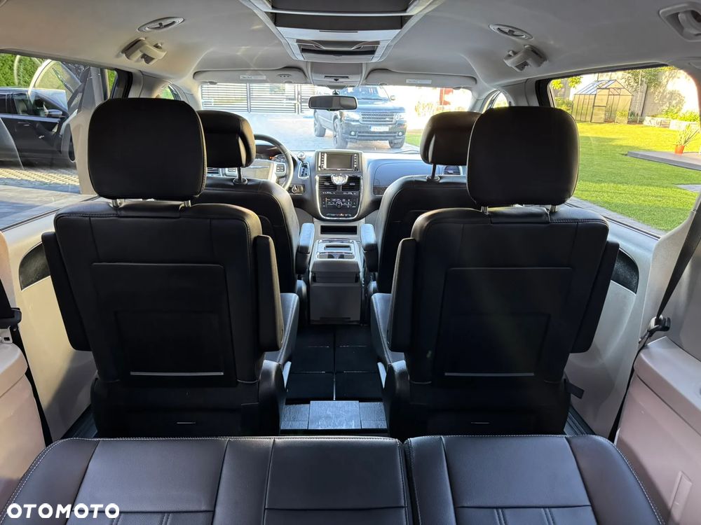 Chrysler Town & Country 3.6 Limited - 9