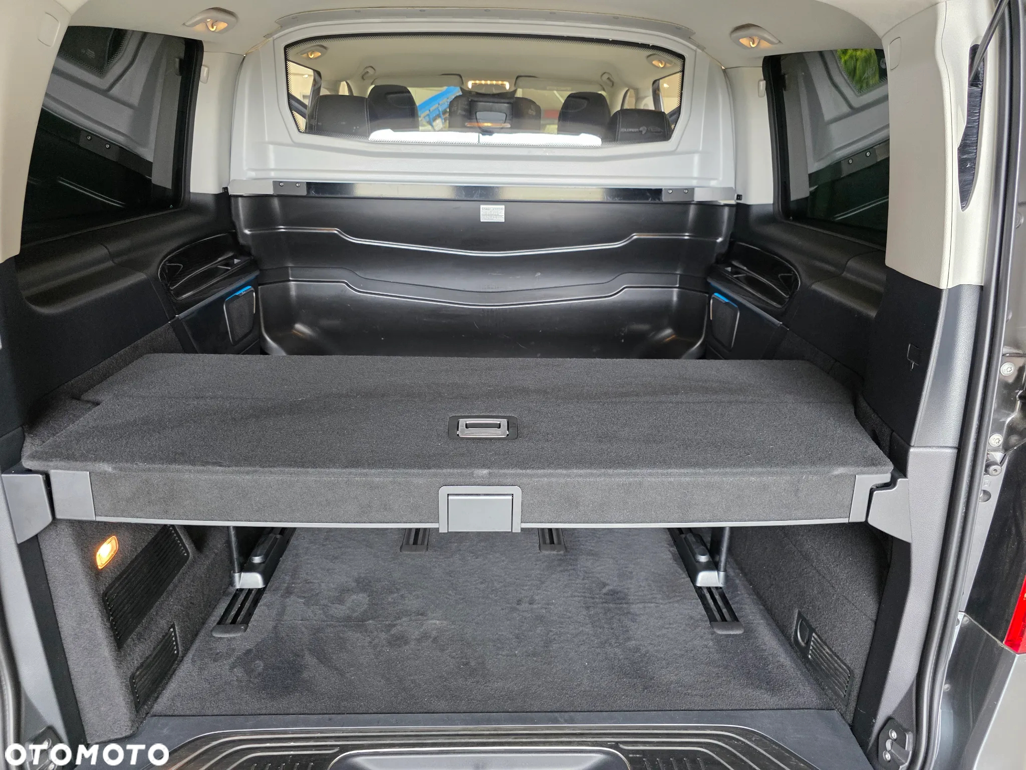 Mercedes-Benz Klasa V 300 d lang 9G-TRONIC Avantgarde Edition 2020 - 36