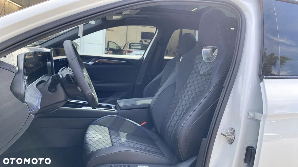 Volkswagen Passat Variant 2.0 TDI SCR 4Mot R-Line Plus DSG - 19