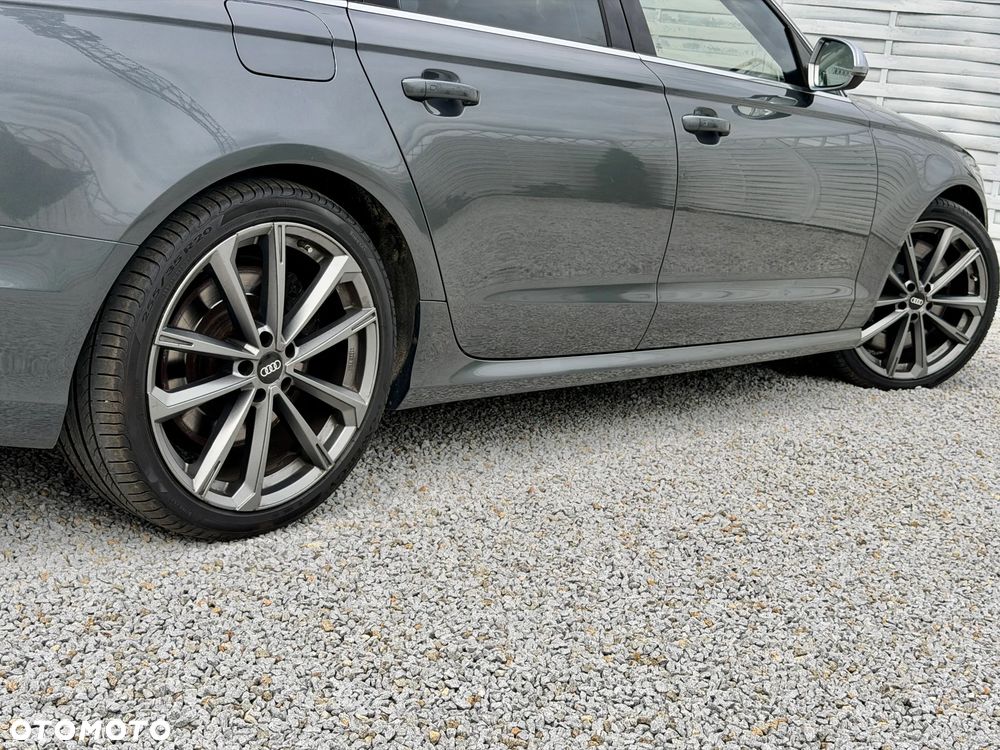 Audi S6 Avant Standard - 32