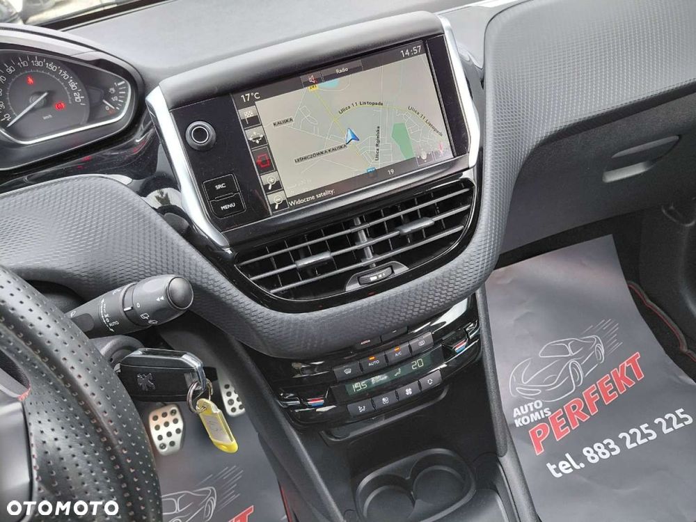 Peugeot 208 - 24