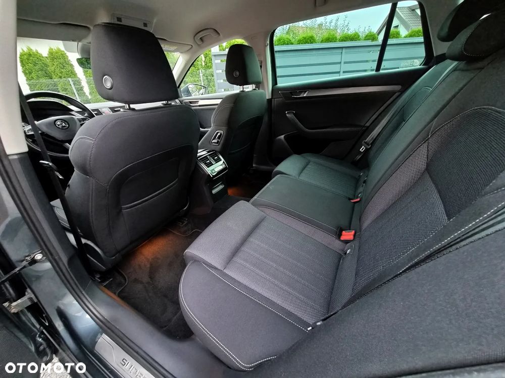 Skoda Superb 2.0 TDI SCR 4x4 Style DSG - 9