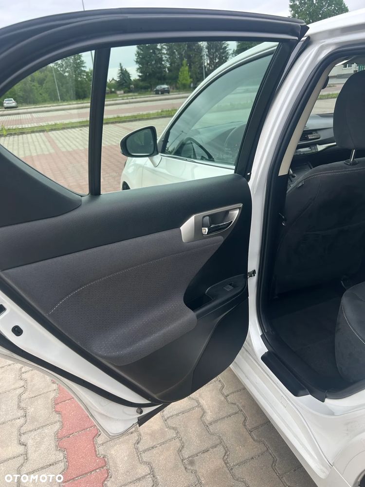 Lexus CT - 10