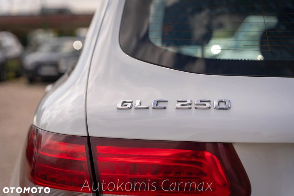 Mercedes-Benz GLC - 12
