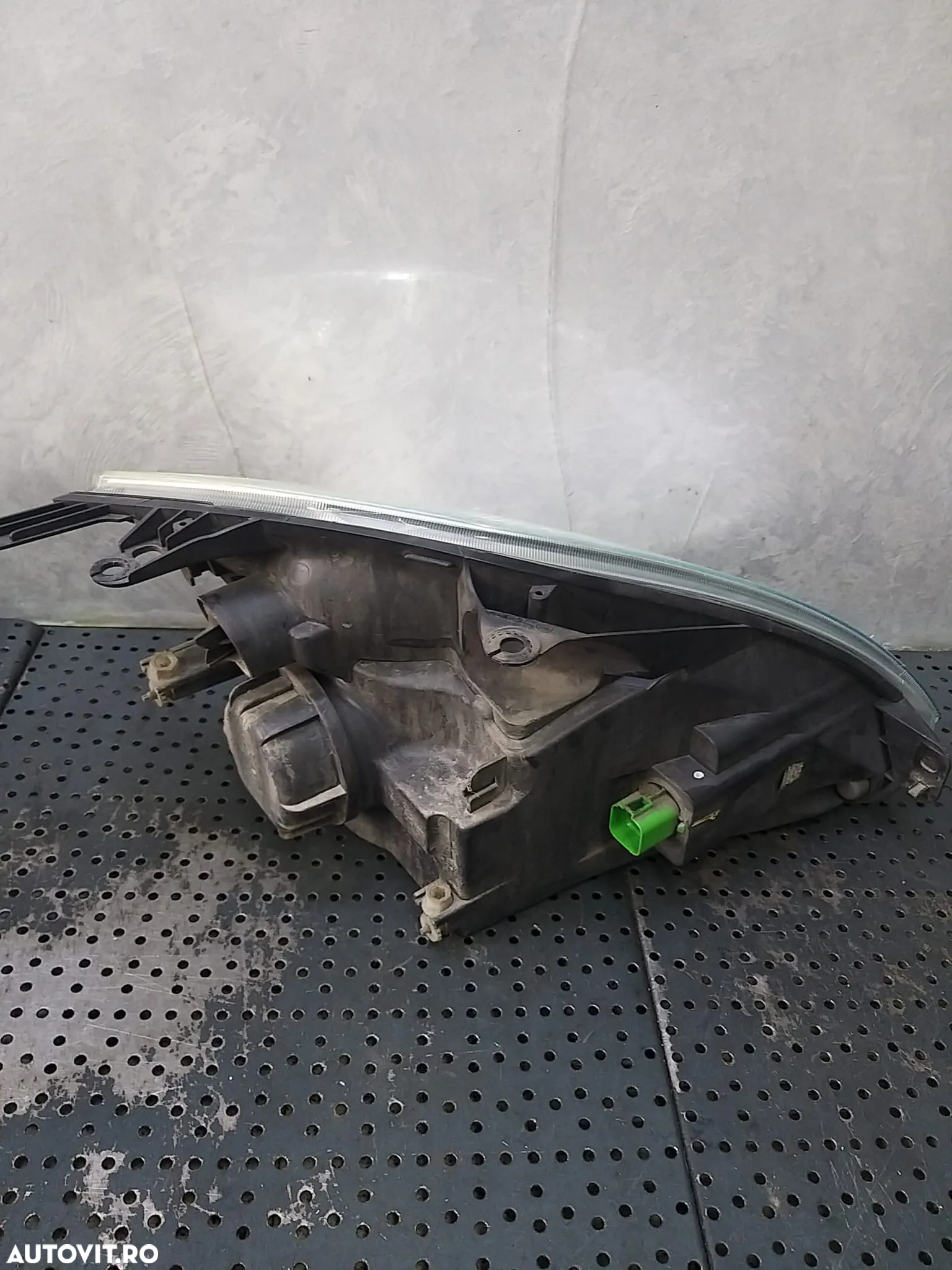 Far stanga ford fiesta 5 jh jd - 2
