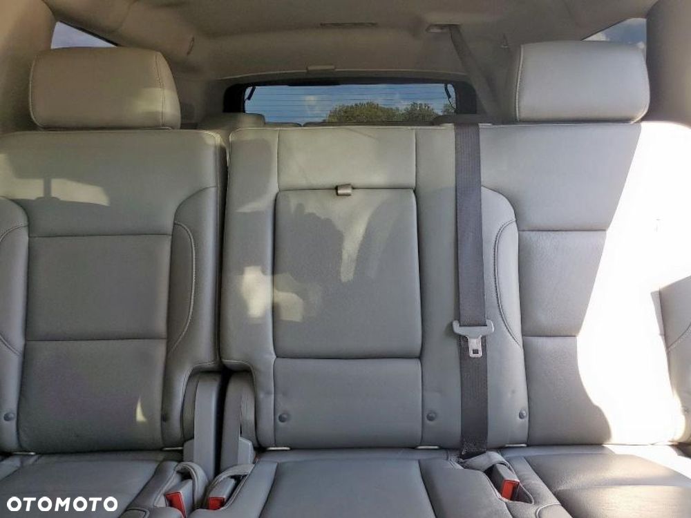 Chevrolet Suburban - 10