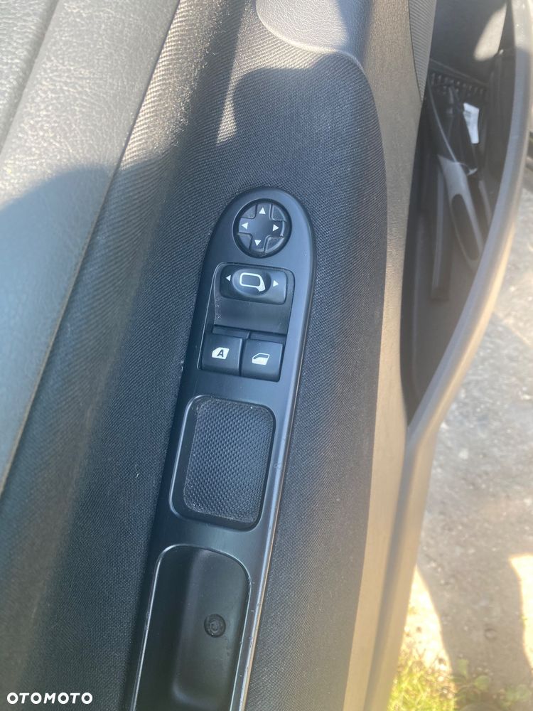 Peugeot 207 - 8