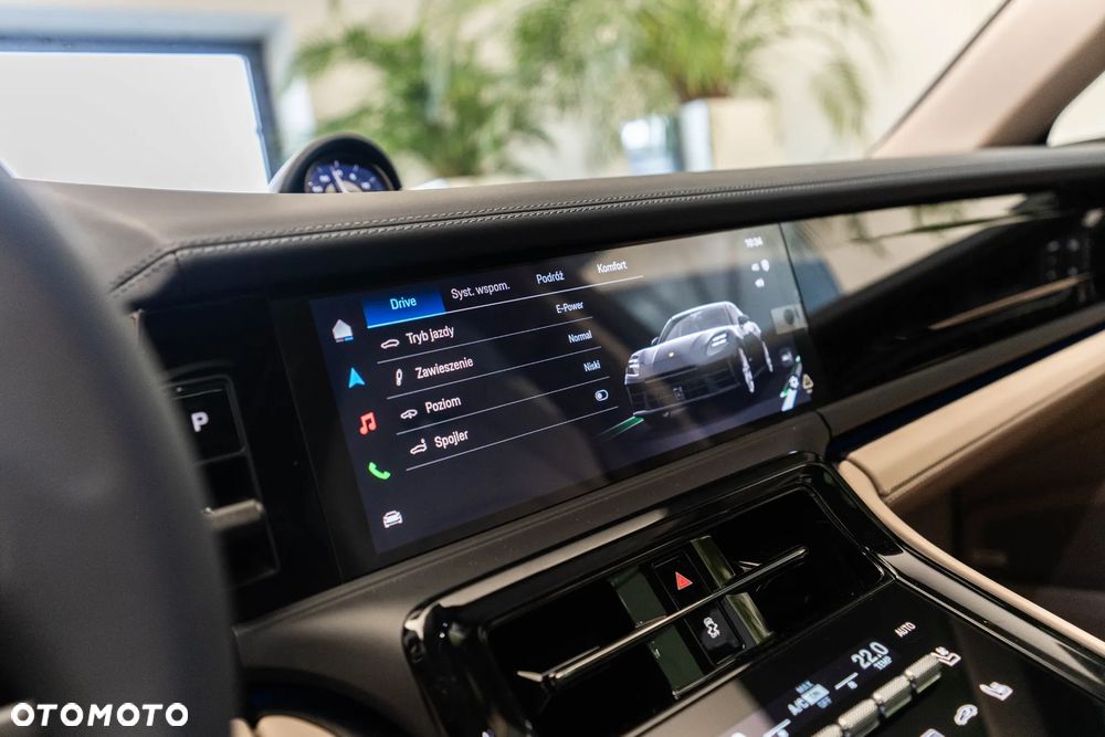 Porsche Panamera 4 E-Hybrid PHEV - 22