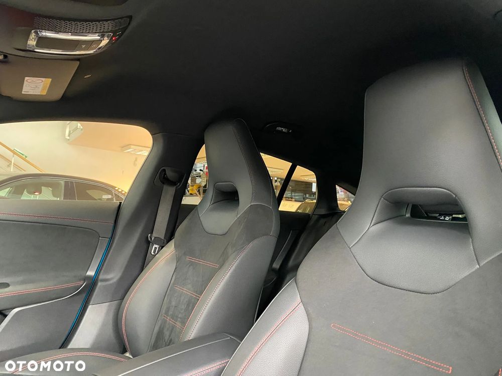 Mercedes-Benz CLA 180 AMG Line 7G-DCT - 12