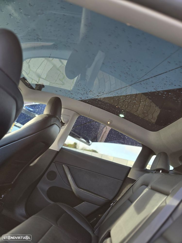 Tesla Model Y Long Range Dual Motor AWD - 8