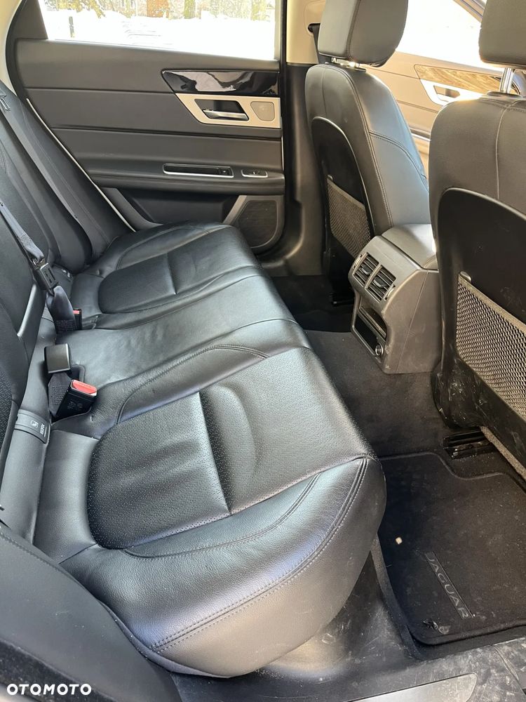 Jaguar XF 2.0 T Prestige - 13