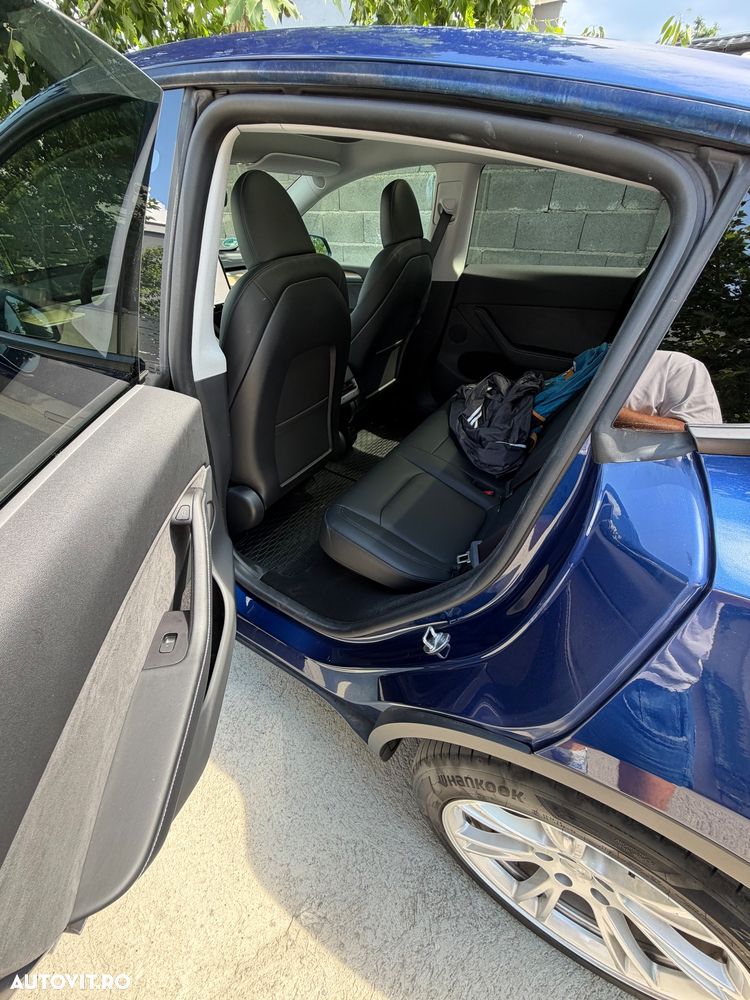 Tesla Model Y - 11