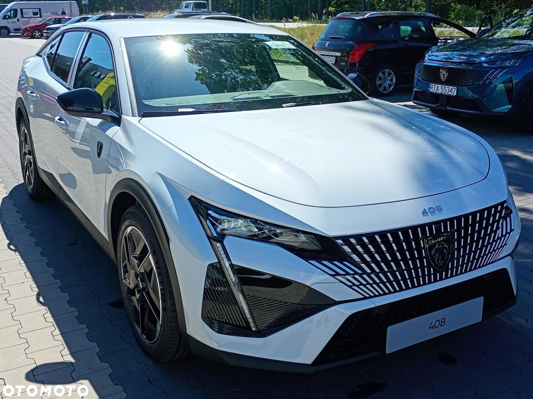 Peugeot 408 - 8